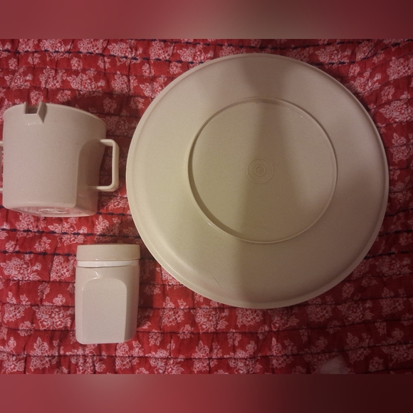 Vintage Tupperware 3 Pieces  Cream Dinnerware - Picture 1 of 7